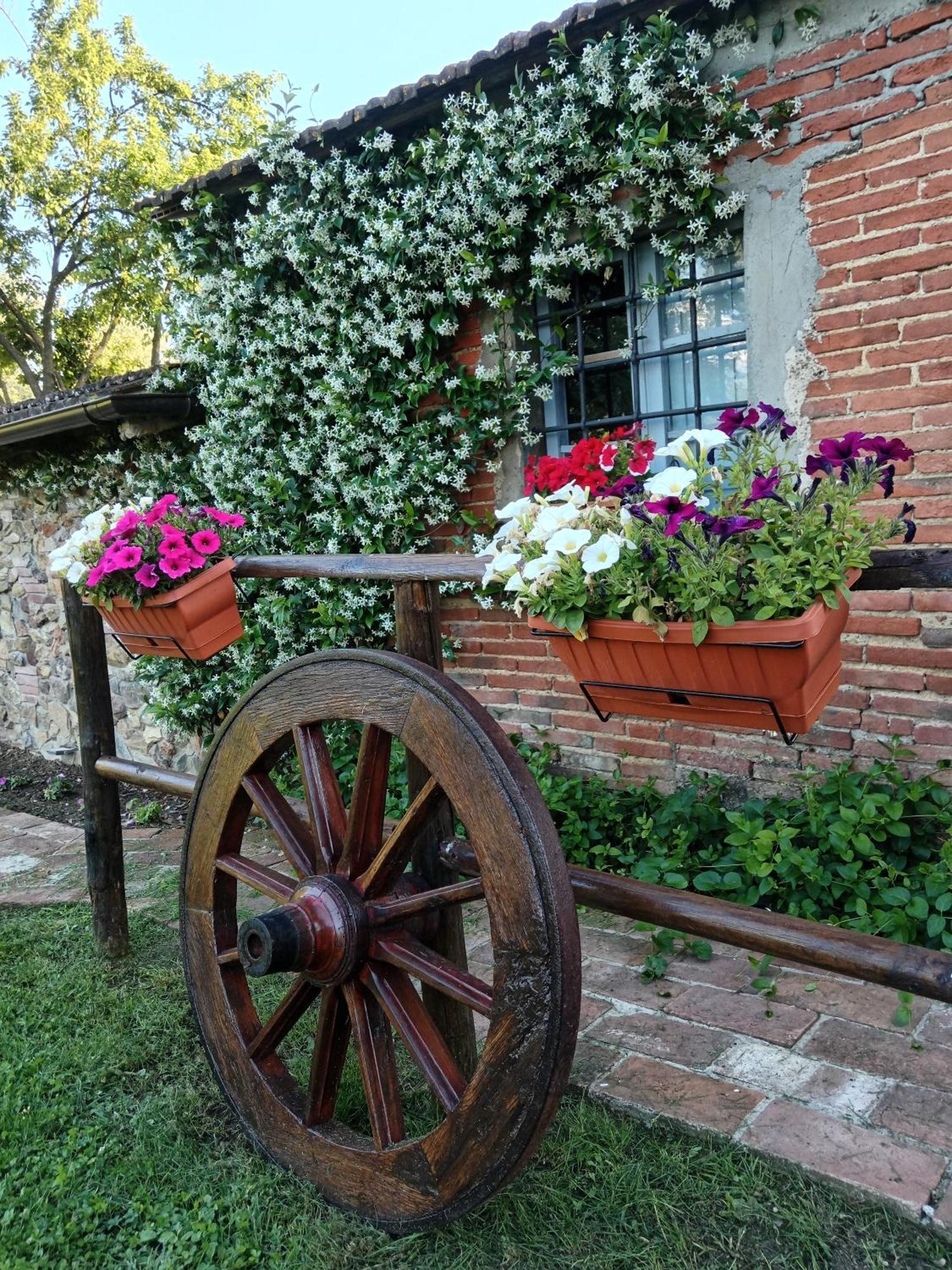 Casale - La Camera Di Leda Lamporecchio Bagian luar foto